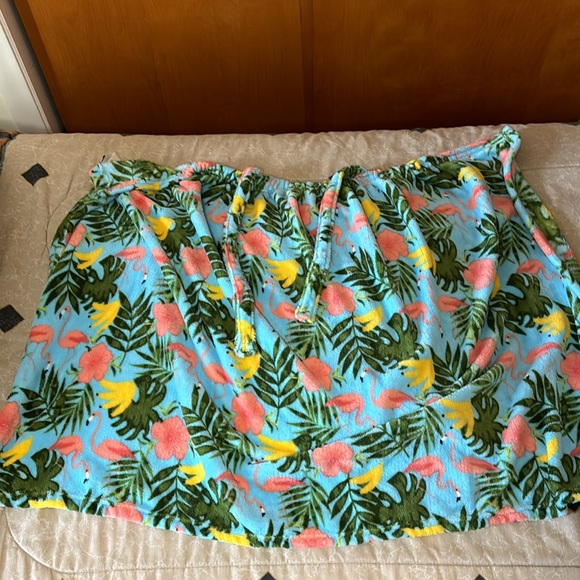 Women’s after shower or beach cover up - Picture 2 of 4